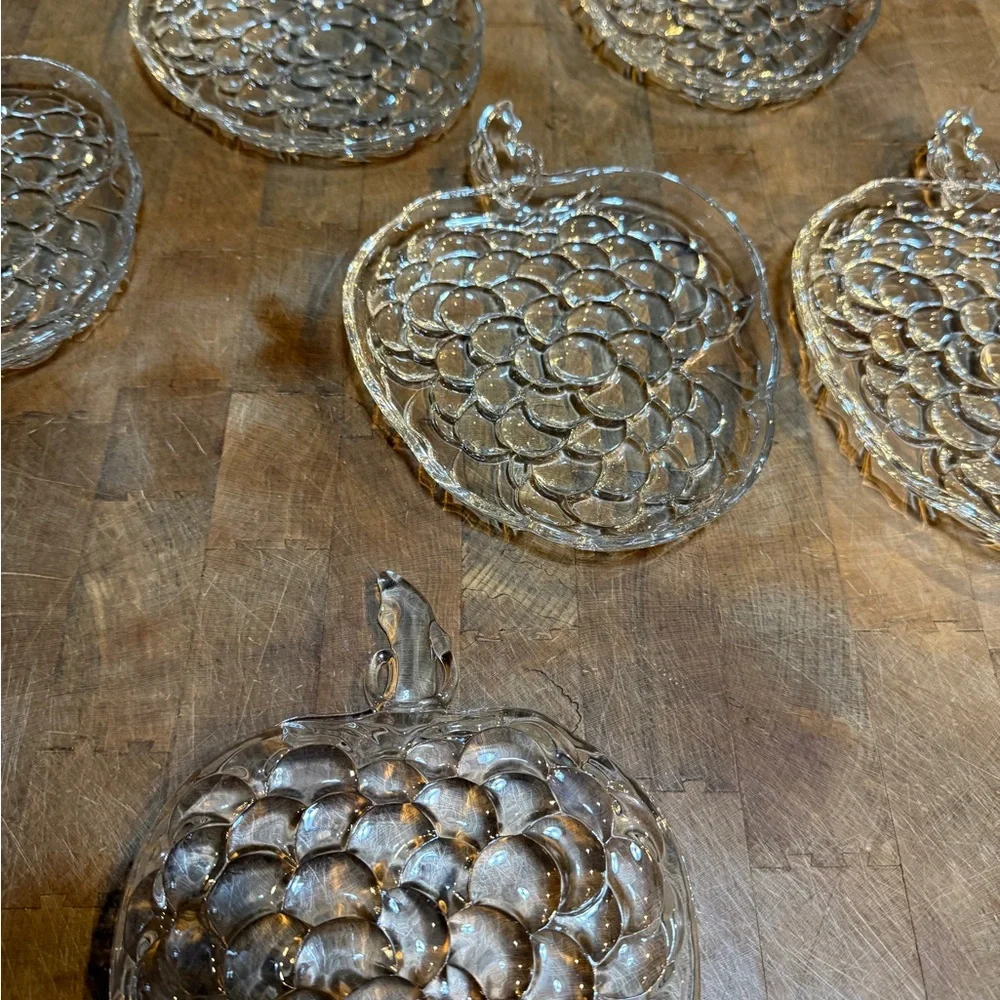 Vintage Clear Pressed Glass Grape Cluster Shaped Plates Serving Dish Set of 6 - Picture 4 of 10